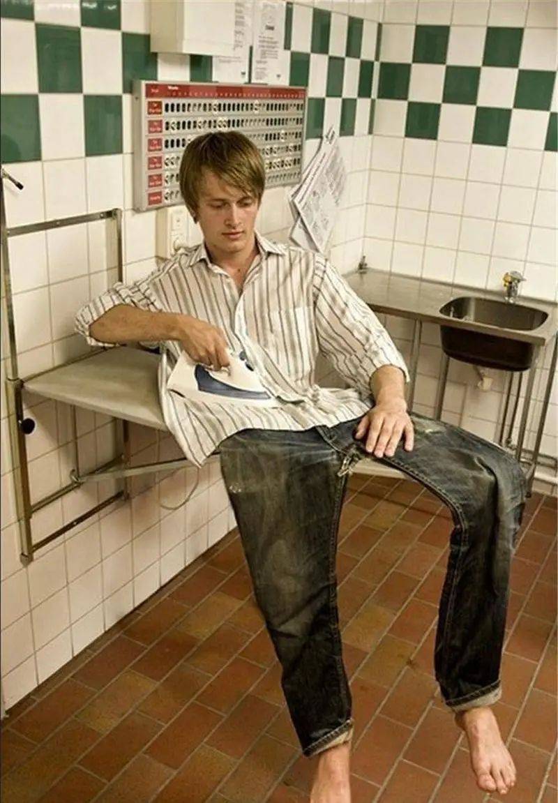 从身后拍摄的效果,感觉像是"无头人"本文内容及配图全部来源于网络