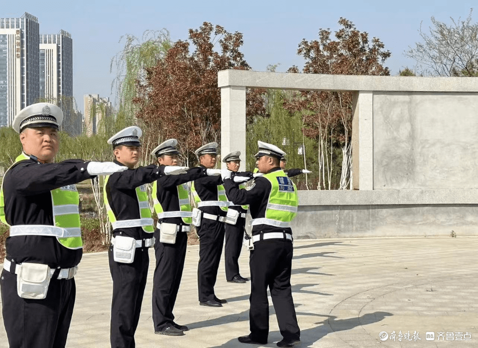 泰安交警图片