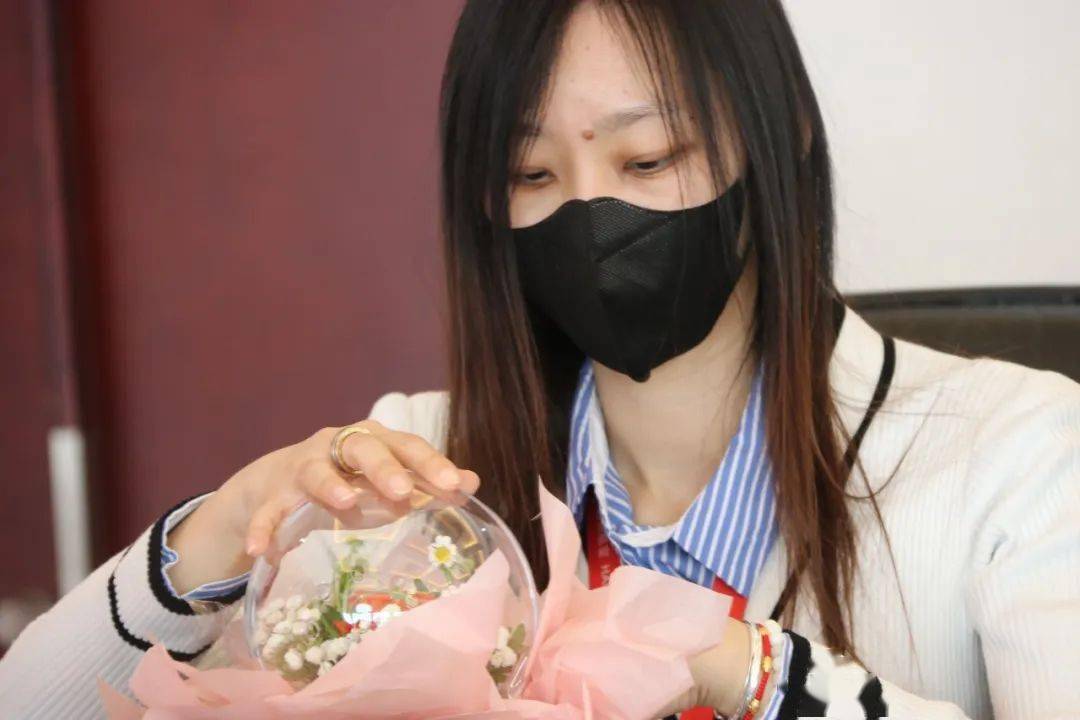 徐婉莹参与建立践行新华航空党委基层联系点制度,推进党委班子深入