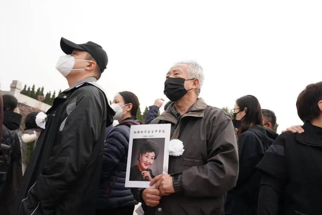 在《红娘》经典唱段中,各界人士依依惜别孙毓敏_京剧_一生_艺术