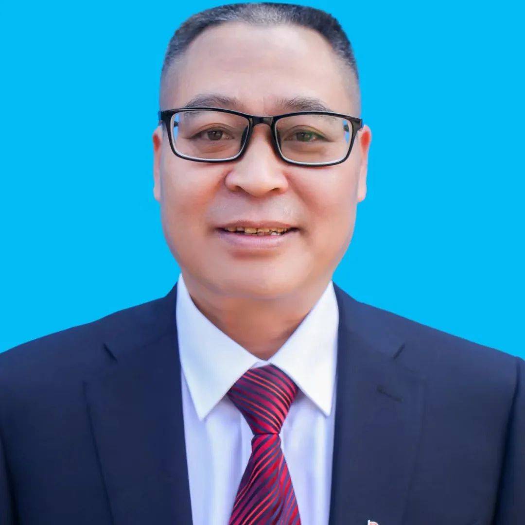 在盘州二中这片教育沃土上,众多优秀教师在沉潜中孕育,在静生中芳华.