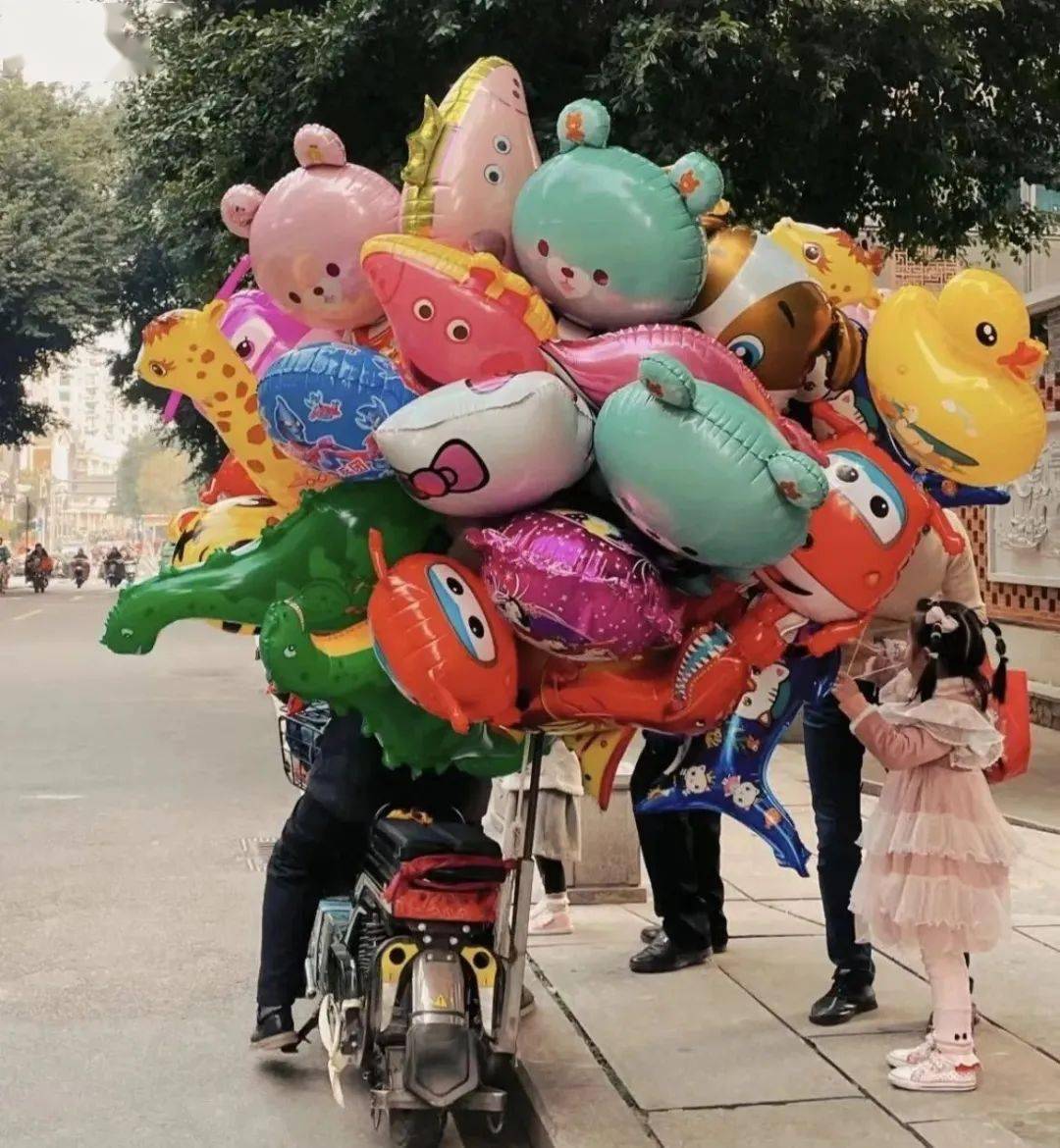 小心氢气球"惹祸"……_爆炸_瞬间_纸箱