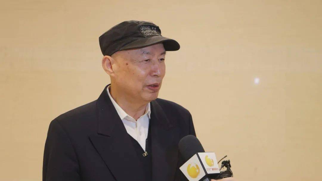 能源汽车投资基金管理有限公司董事长辛廷慧等7位嘉宾进行了交流发言