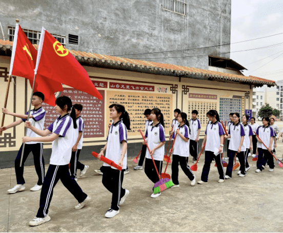 江州区那隆中学图片