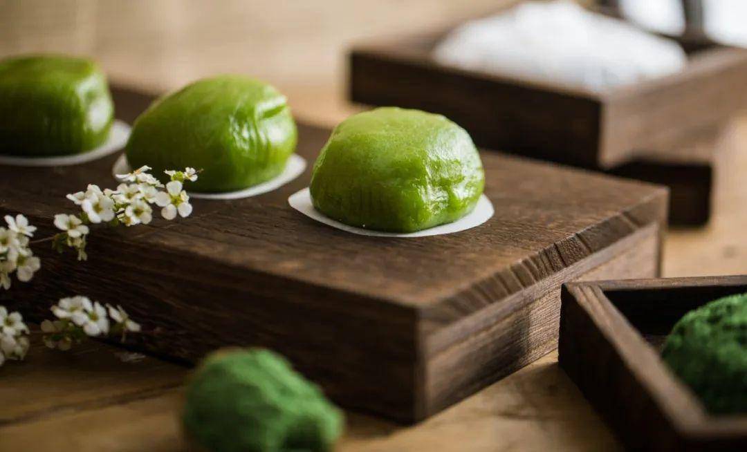 子推燕"以纪念历史上不愿随波逐流的君子介子推在南方人们爱吃"青团"