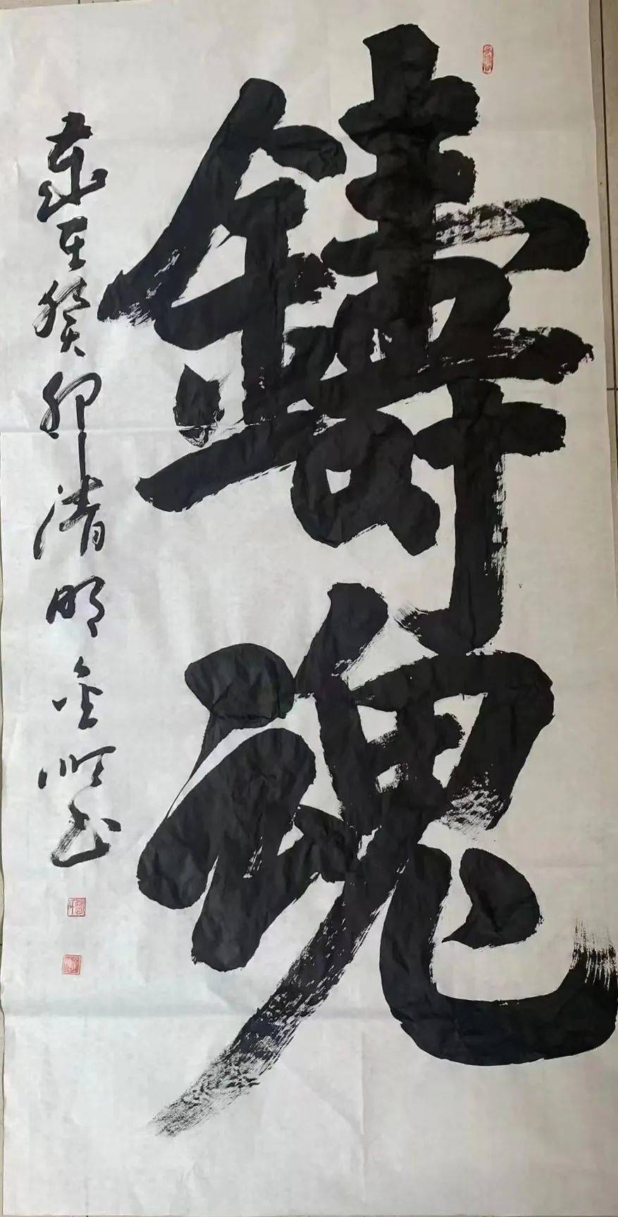 看守所民警 赵金顺双港派出所辅警 杜亚无法忘怀先烈的事迹,清明祭奠