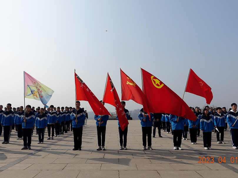 【红色耀三晋 青年永传承】平定二中开展祭奠先烈主题团日活动_烈士