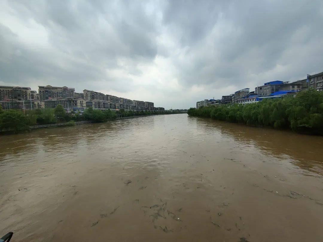 灌阳突降暴雨!灌江水位上涨淹没道路._洪水_天气_地方