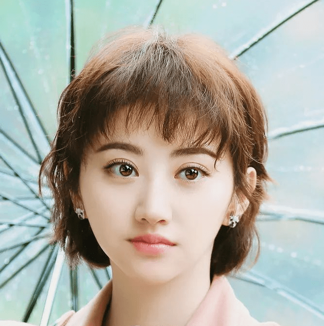 心形脸的韩国女明星图片