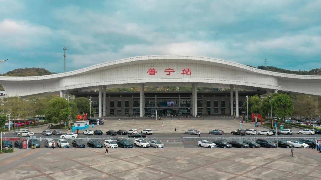 年后开工,普宁大地一片繁忙,单在流沙东街道北山村就聚集了揭惠铁路