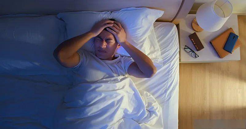网友:忍不住…_睡眠_手机_生活
