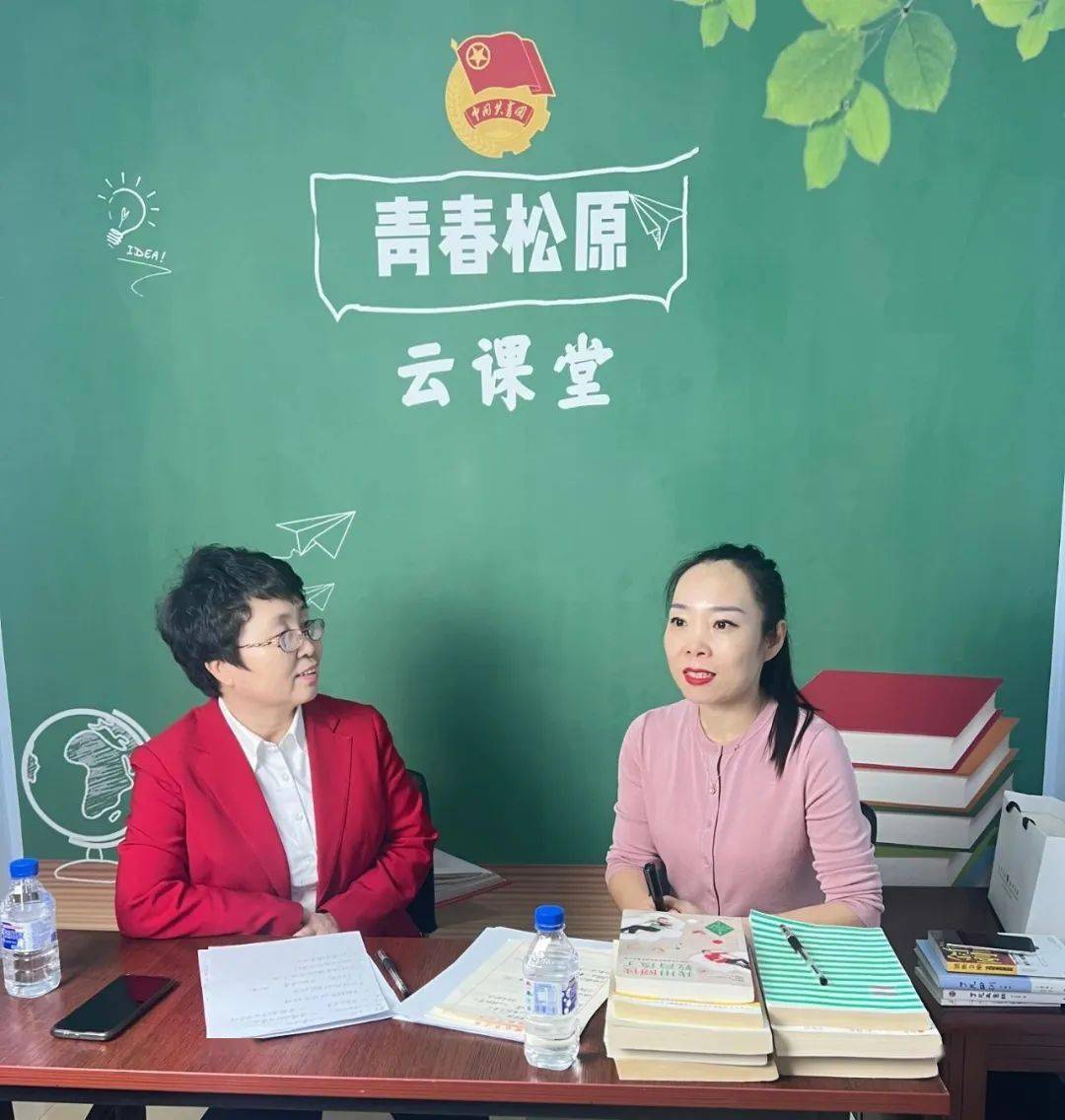 此次直播活动采用访谈模式,主持人与嘉宾交流了选书方式,阅读方法