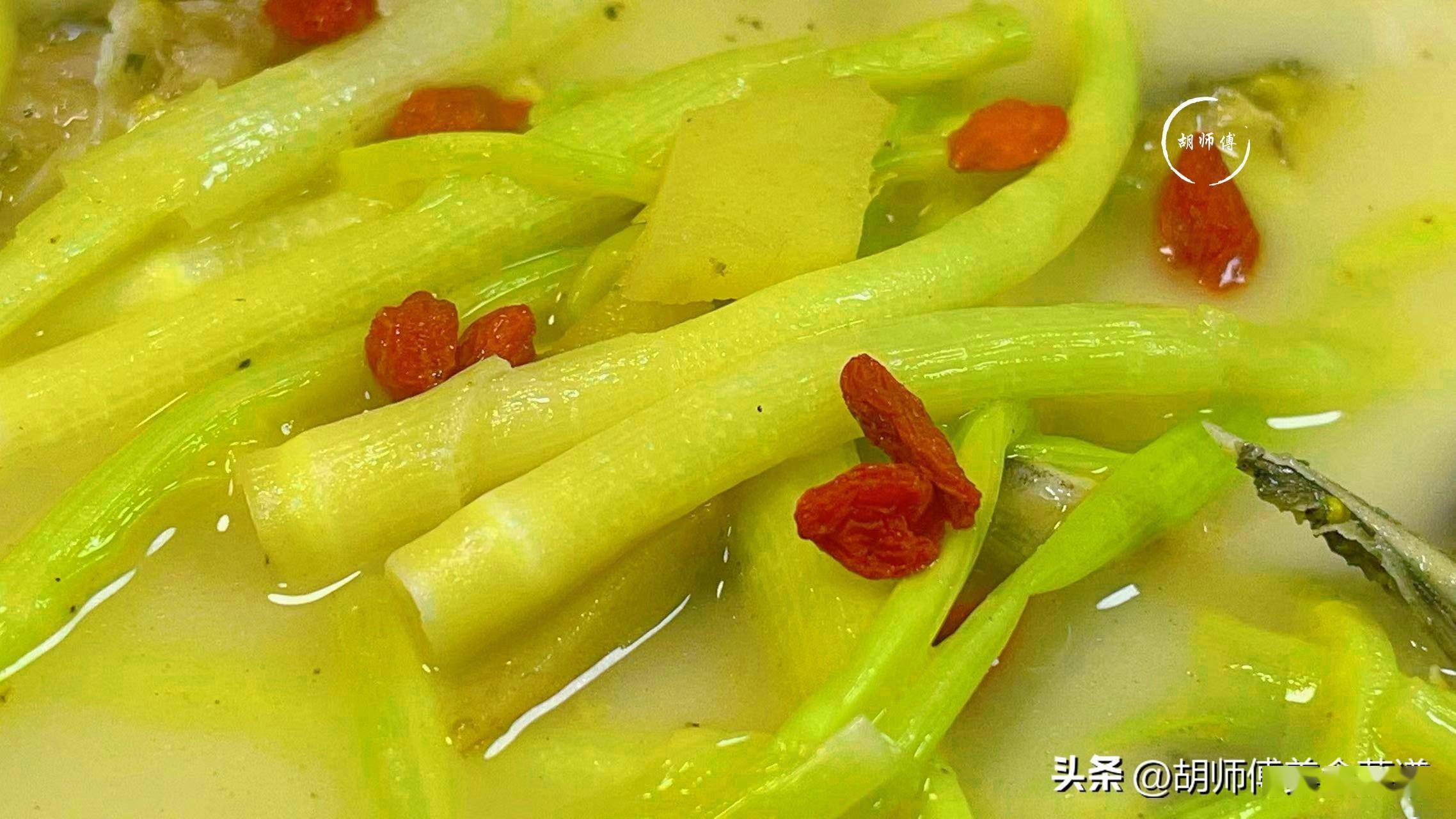 有比它更好吃的,在我们当地,把这种水仙称为高草芯(茭白还未成熟的茎)