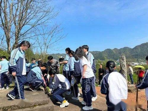 转发|缅怀革命先烈 绩溪中学开展清明祭扫活动_师生_同志_烈士