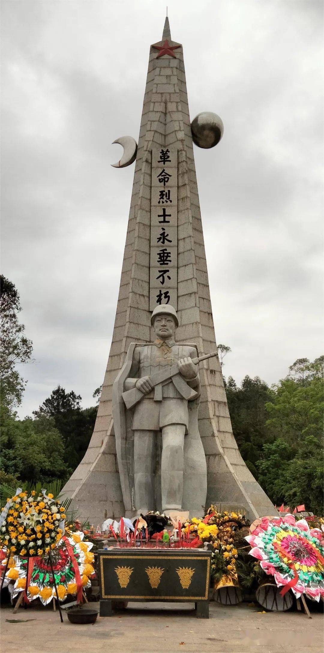 泸西县烈士陵园名单图片