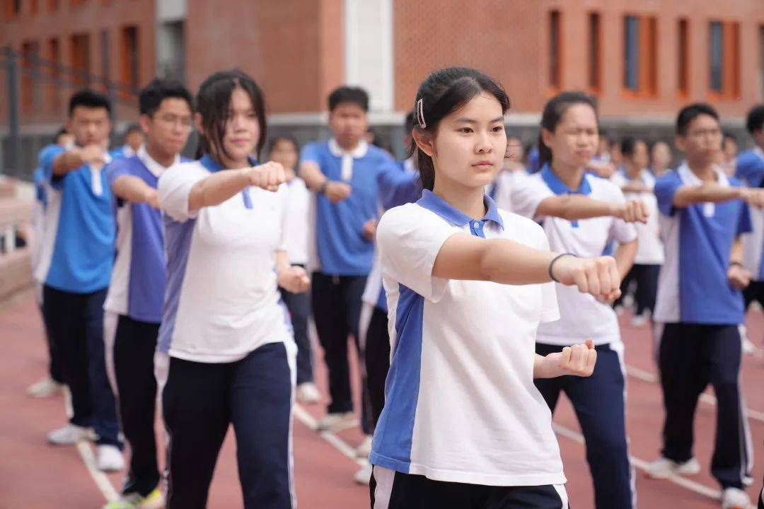 深圳市福海中学与你约定4月8日深晚中招展!_管理_高中_教学班