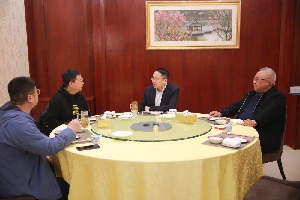 全国乡村旅游和文化能人——盘龙集团董事长冯友根专程邀请熊晓杰实地