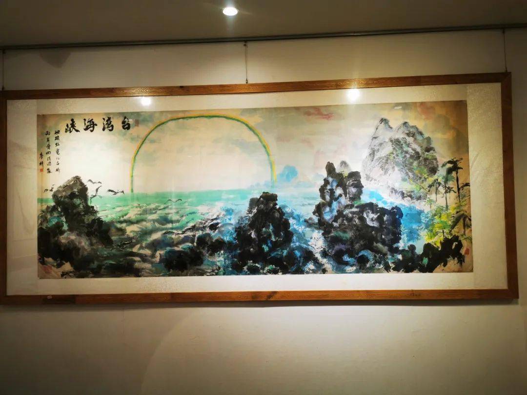 《锦绣中华》《台湾海峡》以及《九寨沟瀑布》《长江三峡》王麦秆的