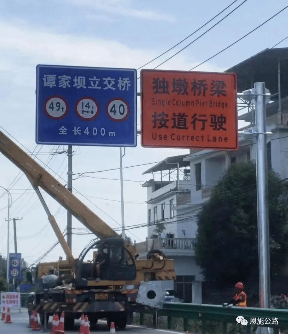 独柱墩桥梁范围内硬路肩采用柔性警示柱(带反光膜)物理隔离,且在范围