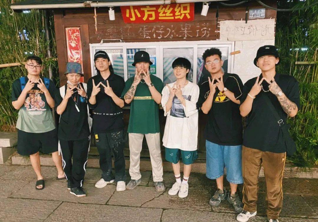 法老和knowknow分别登顶热搜!还进行了公开道歉!