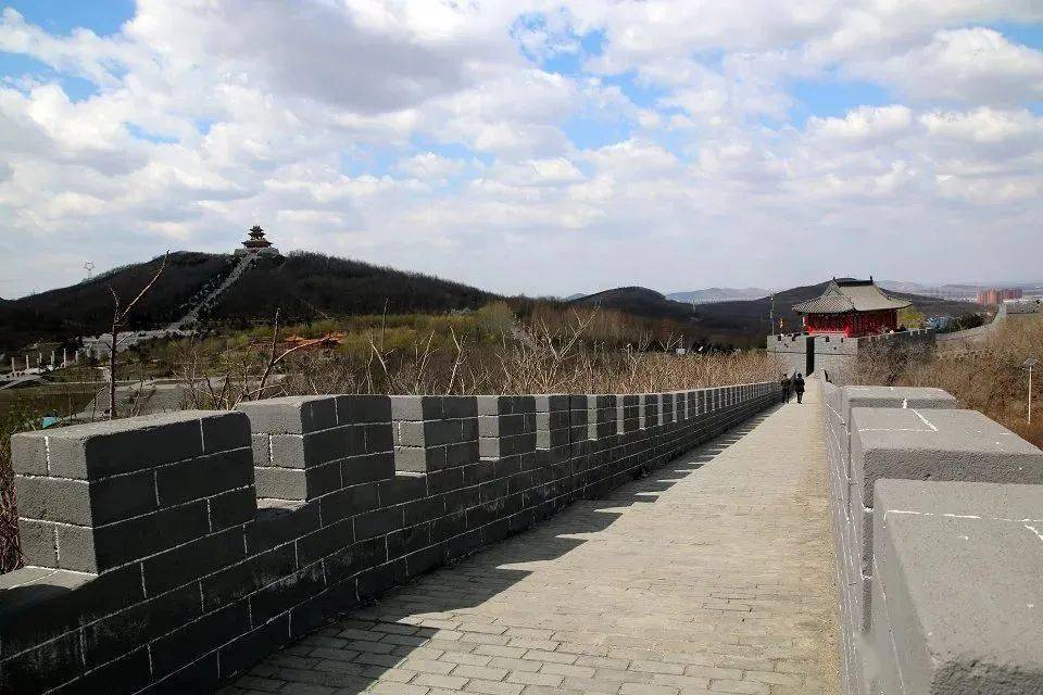 35 元(午餐自带)活动: 龙鼎山 石洞沟 春游·穿越地点: 辽阳龙石风景