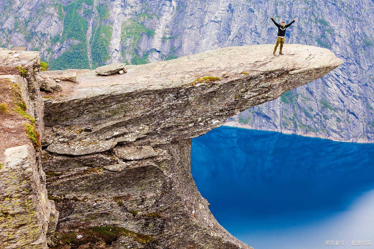 能。抬头是蓝天白云，脚下是万丈深渊。这样的地方，你敢站上去试试吗？