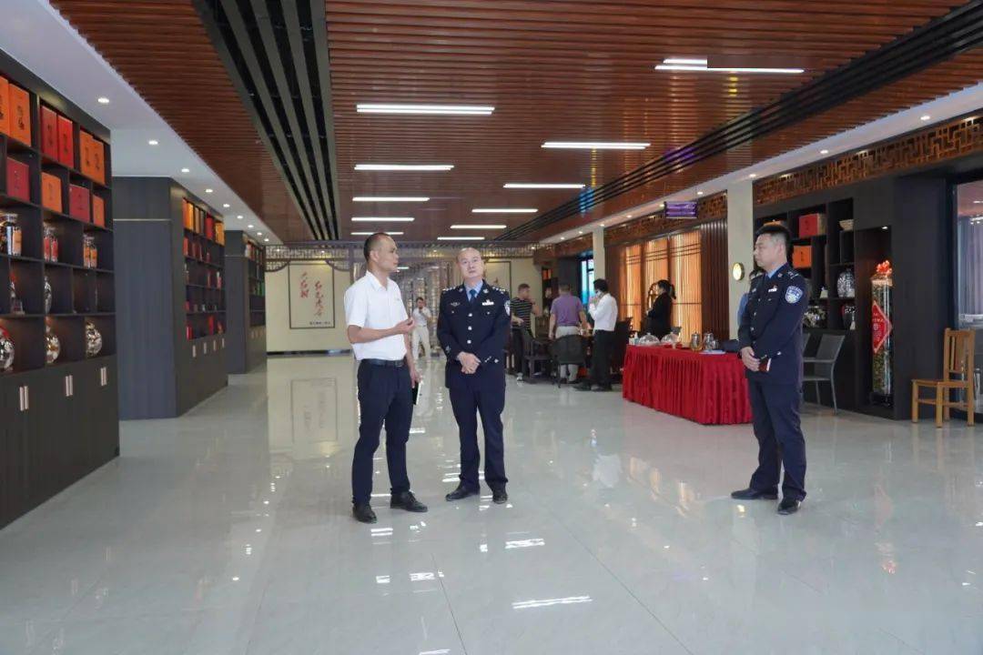 4月13日,浦北县副县长,公安局局长范明艺到龙门镇走访调研,了解浦北
