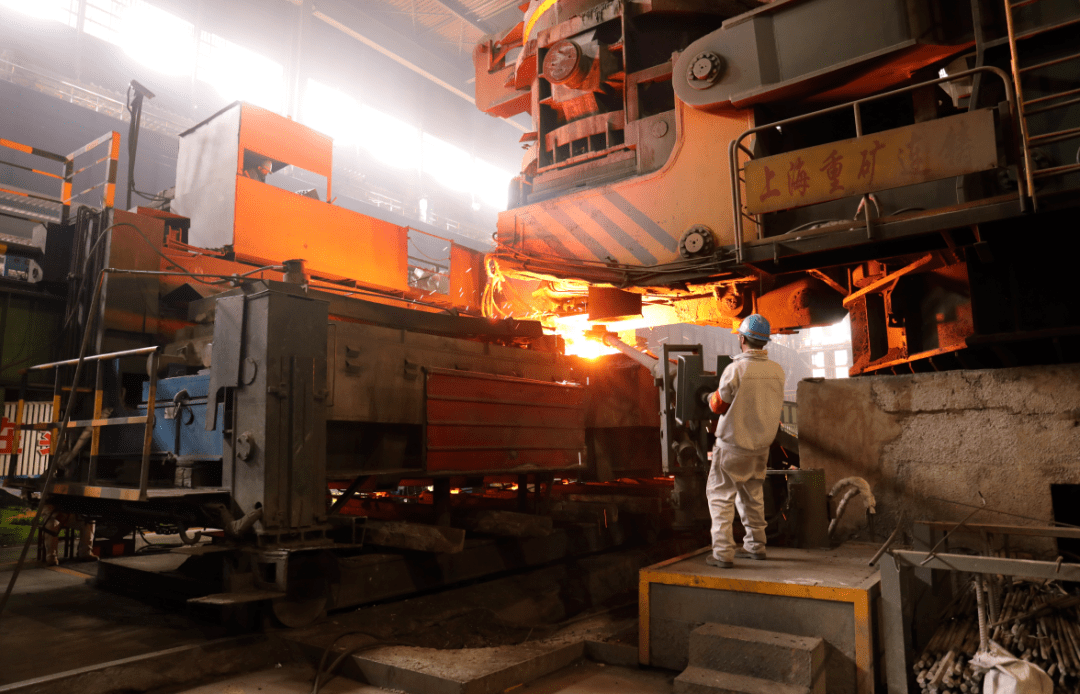 干"的经营理念,提前筹划生产组织和质量管理工作,形成以"连铸为中心