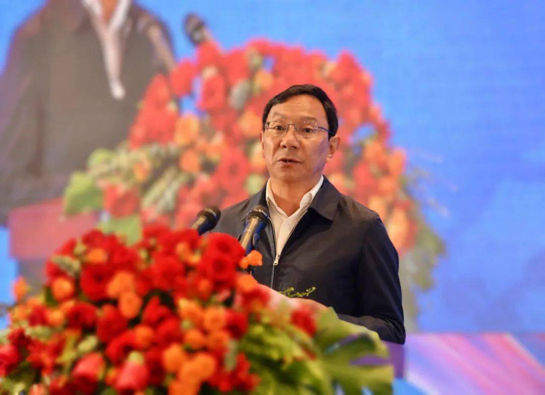 (本报记者 钱磊 摄)开幕会上,出席研讨会的领导及嘉宾为获得2022年度"