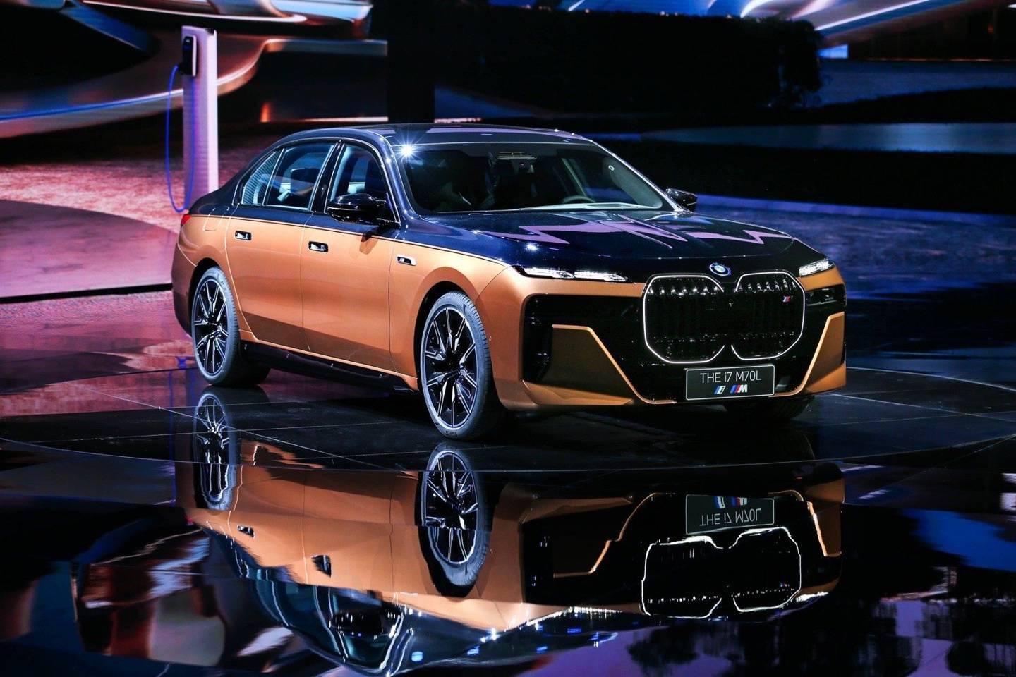 宝马最强电动汽车BMW i7 M70L迎来全球首发 预计将在7月份正式投产