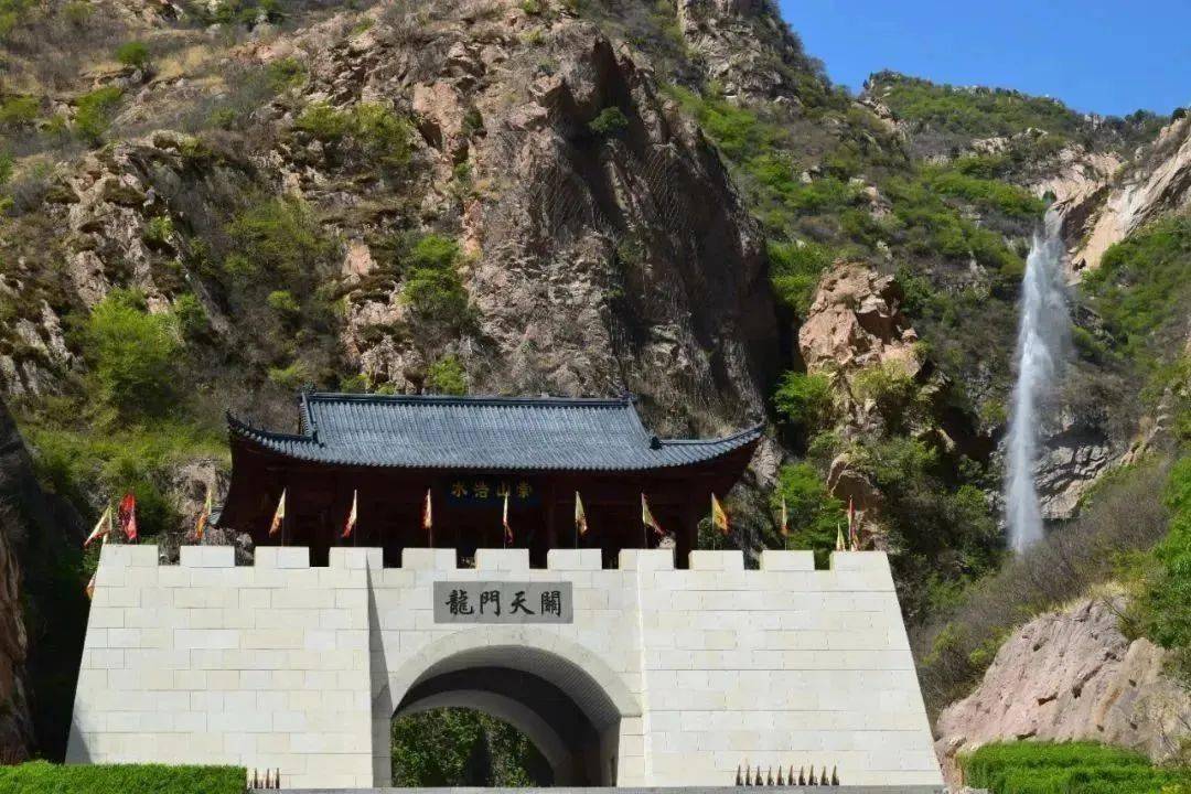 龙门天关自古便是兵家重地断崖危耸,激流奔腾"大龙门城堡""蔡树庵长城
