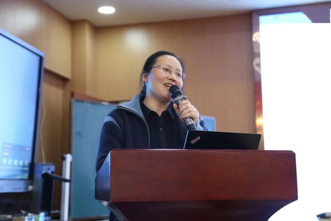 盐城市教育科学研究院陈小平副院长作了总结点评,他高度肯定了本次