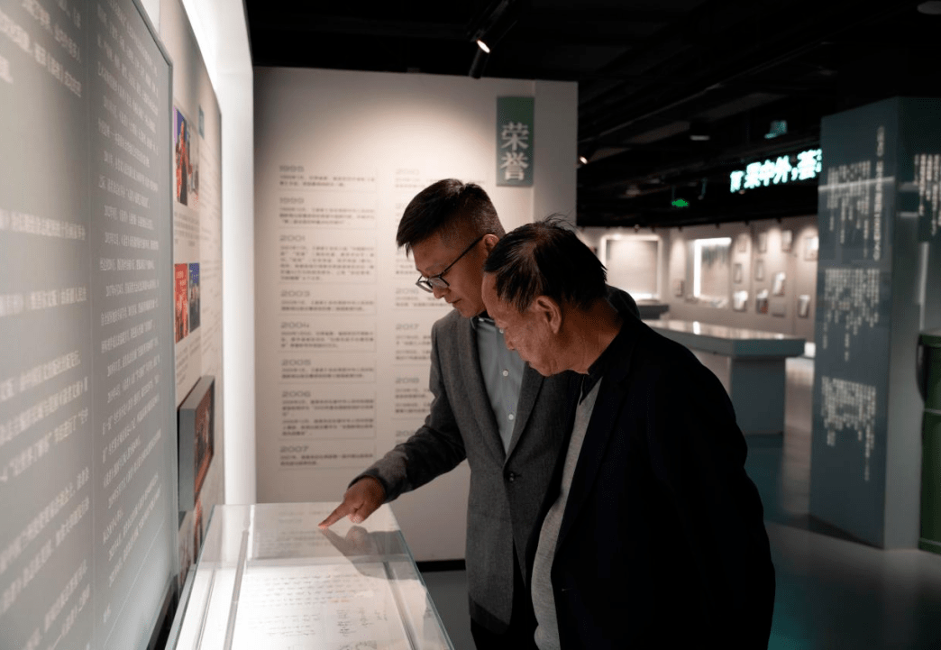 陇西华盛集团董事长柴彦章先生到读者参观访问_文化_的发展_甘肃