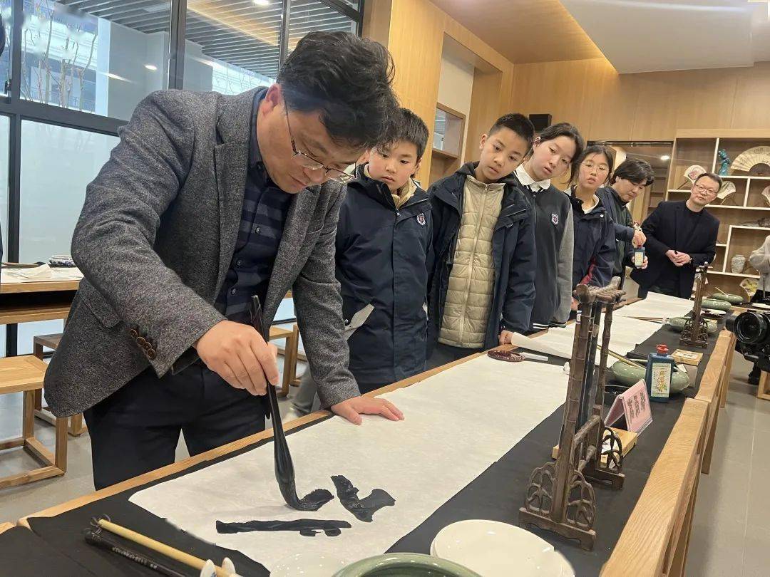 以美育人 | 杭州西兴中学举行书画雅集暨听溪水阁书画工作室揭牌仪式