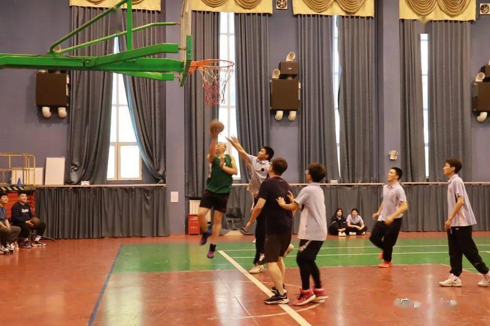 雏凤清于老凤声——保定七中举办教职工和高一年级学生篮球友谊赛