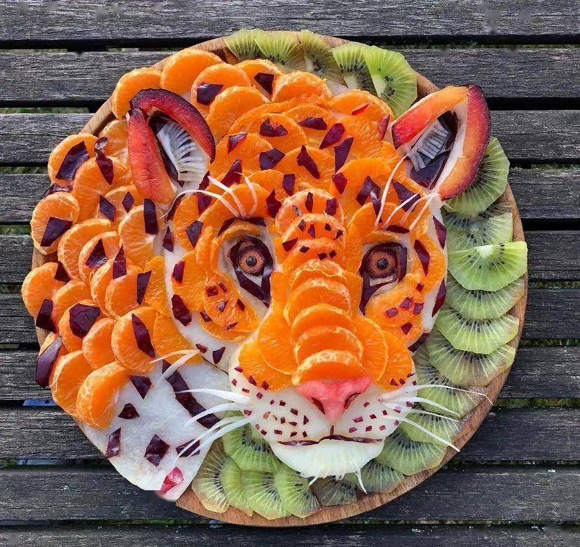 玩成艺术的水果拼盘