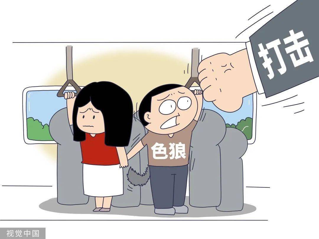 姚某在地铁上行扶梯位置,用手机偷拍女生的裙底,属于侵犯他人隐私行为