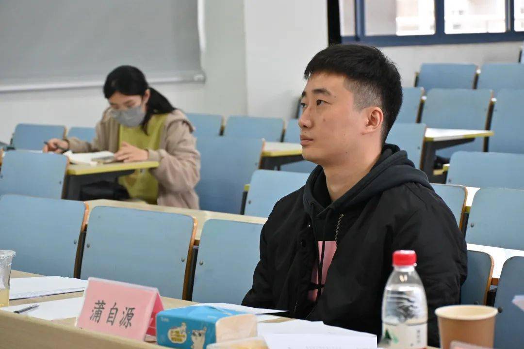 沈永俊答辩现场出席本次竞赛的老师有:沈永俊,蒲自源,陈淑燕,陈学武