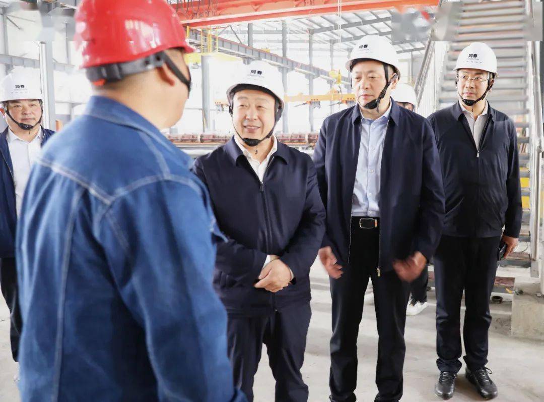 4月18日,市委书记武文罡到旬阳市调研民营经济发展并召开民营企业家