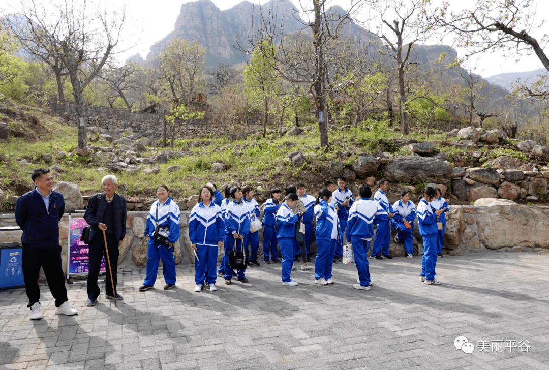 梨树沟景区来了"小作家":平谷四中柴福善文学社采风活动_梁景启_教育