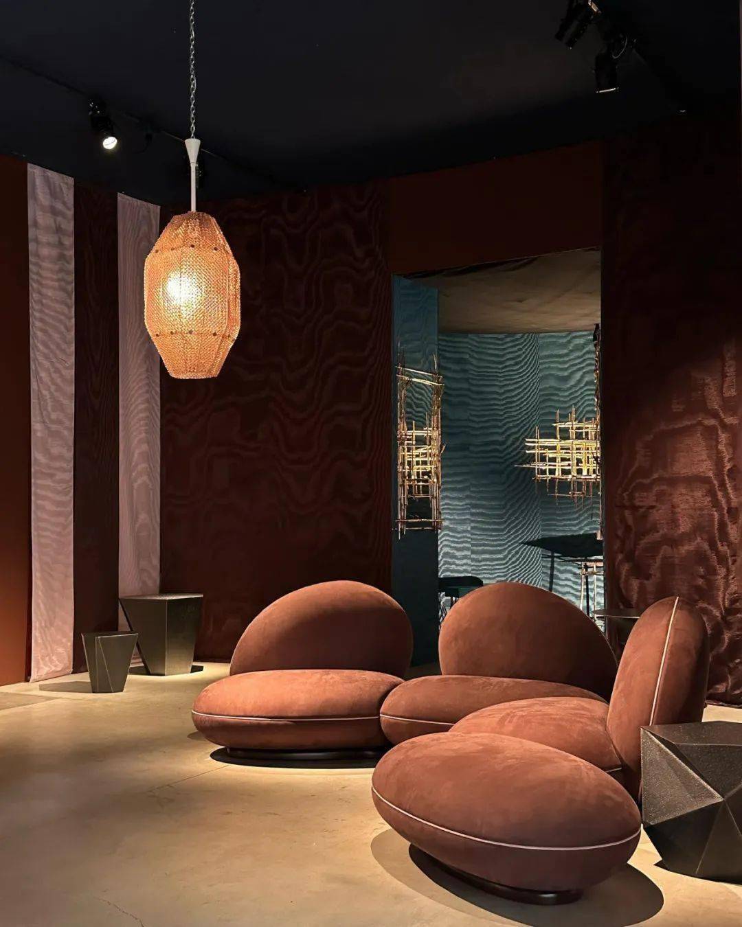 米兰展官方邀请媒体合作伙伴——77度全球家居先锋媒体在现场实拍数百