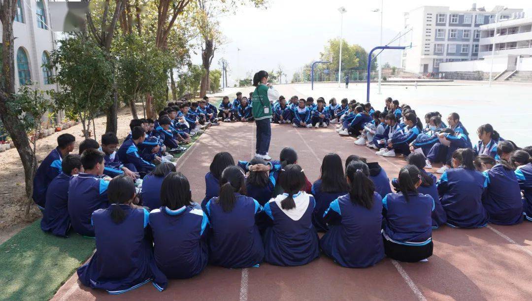 雷锋日在鲁史中学开展"让雷锋精神薪火相传"交流会第一次离开家,离开