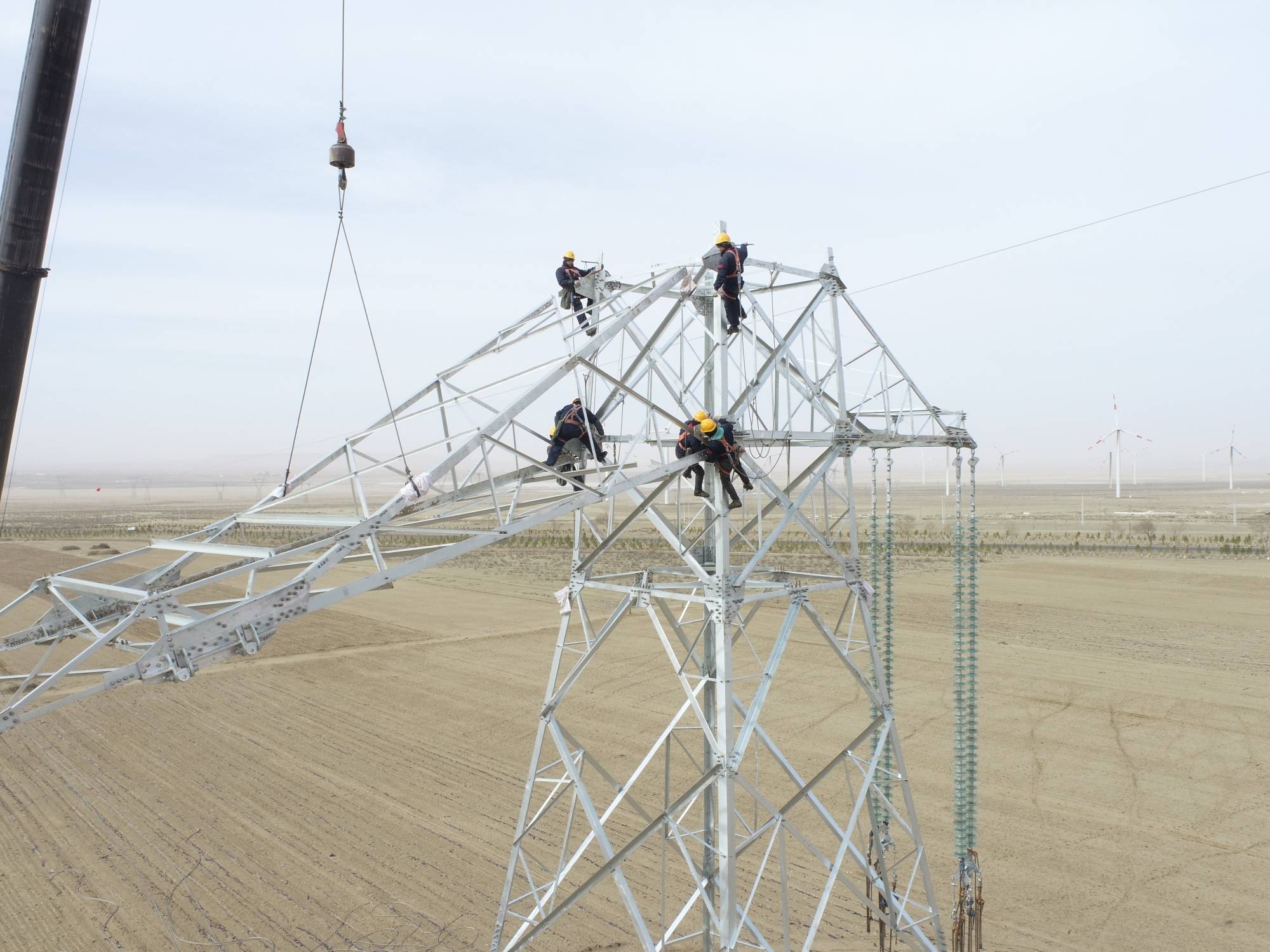 内蒙古超高压供电公司:春寒料峭人更忙_工作_检修_作业