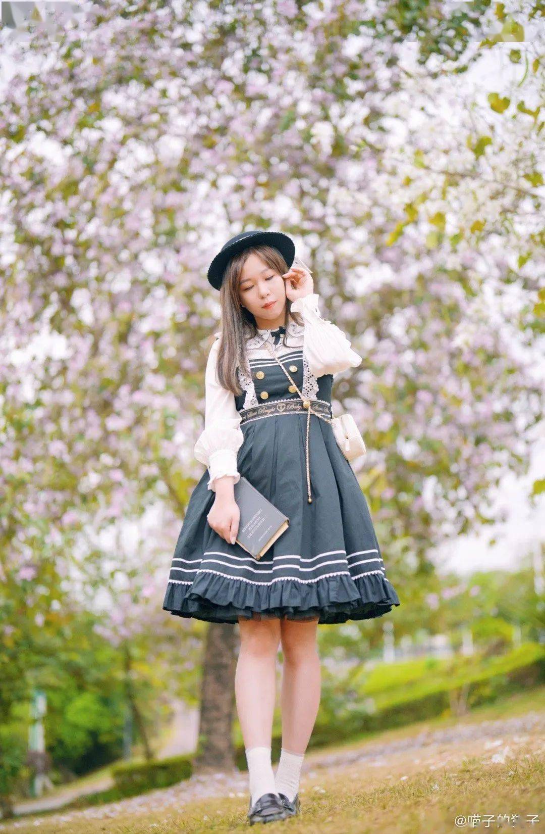 lo娘与书籍的不解之缘_lolita_裙子_少女