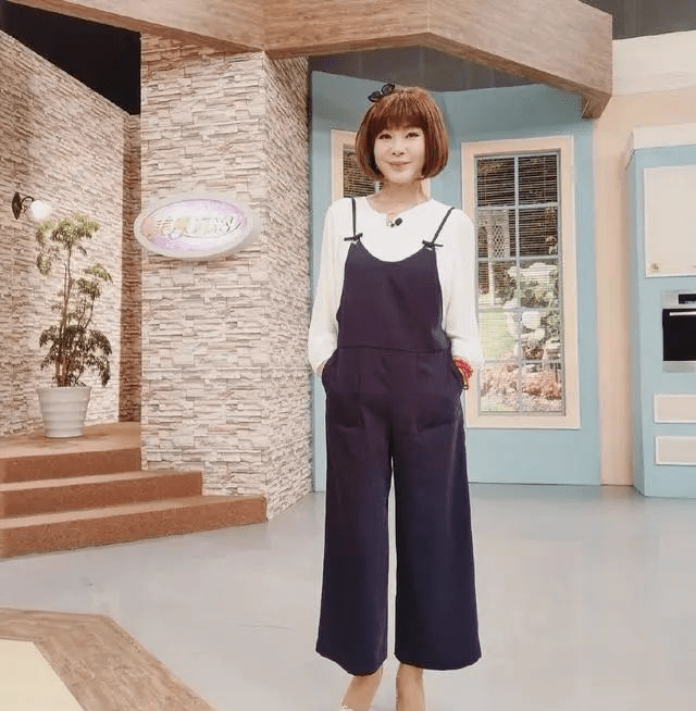 67岁台湾美丽阿姨陈美凤,保养得当近照如18岁_减肥药_衣服_因为