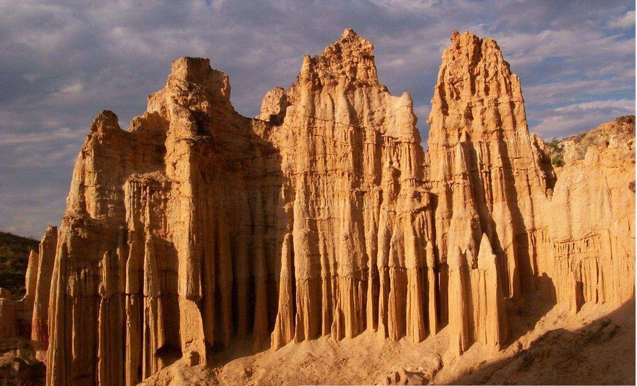最典型的土林地貌特征、世界上一大奇妙自然奇观——云南元谋土林_新华_班果河_面积