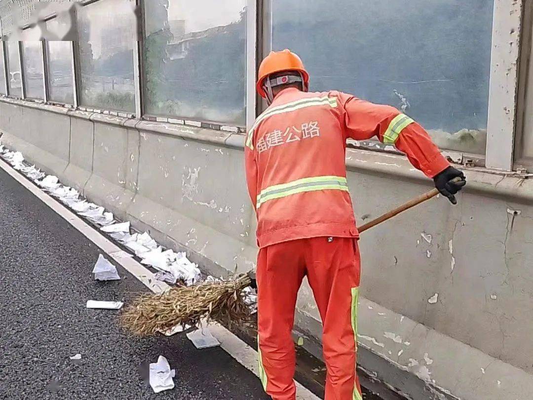 道路遗撒图片