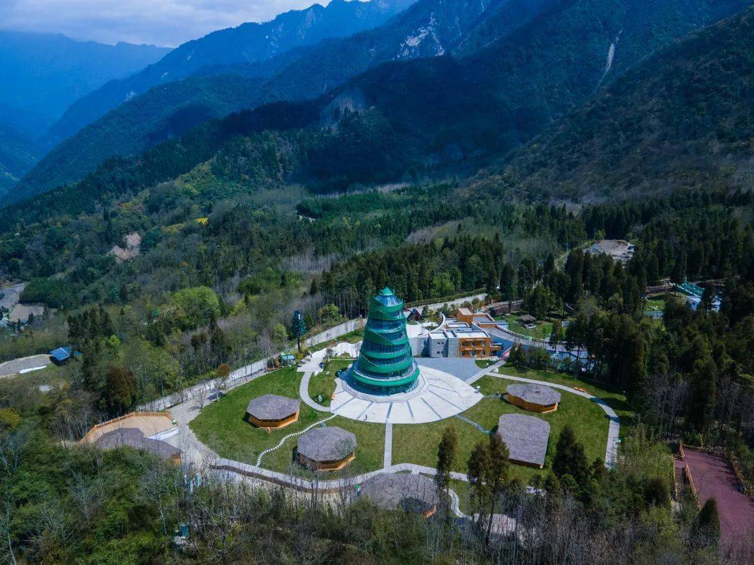 to travel大熊猫溯源之旅01到宝兴,三条旅游线路能够带你领略宝兴"红"