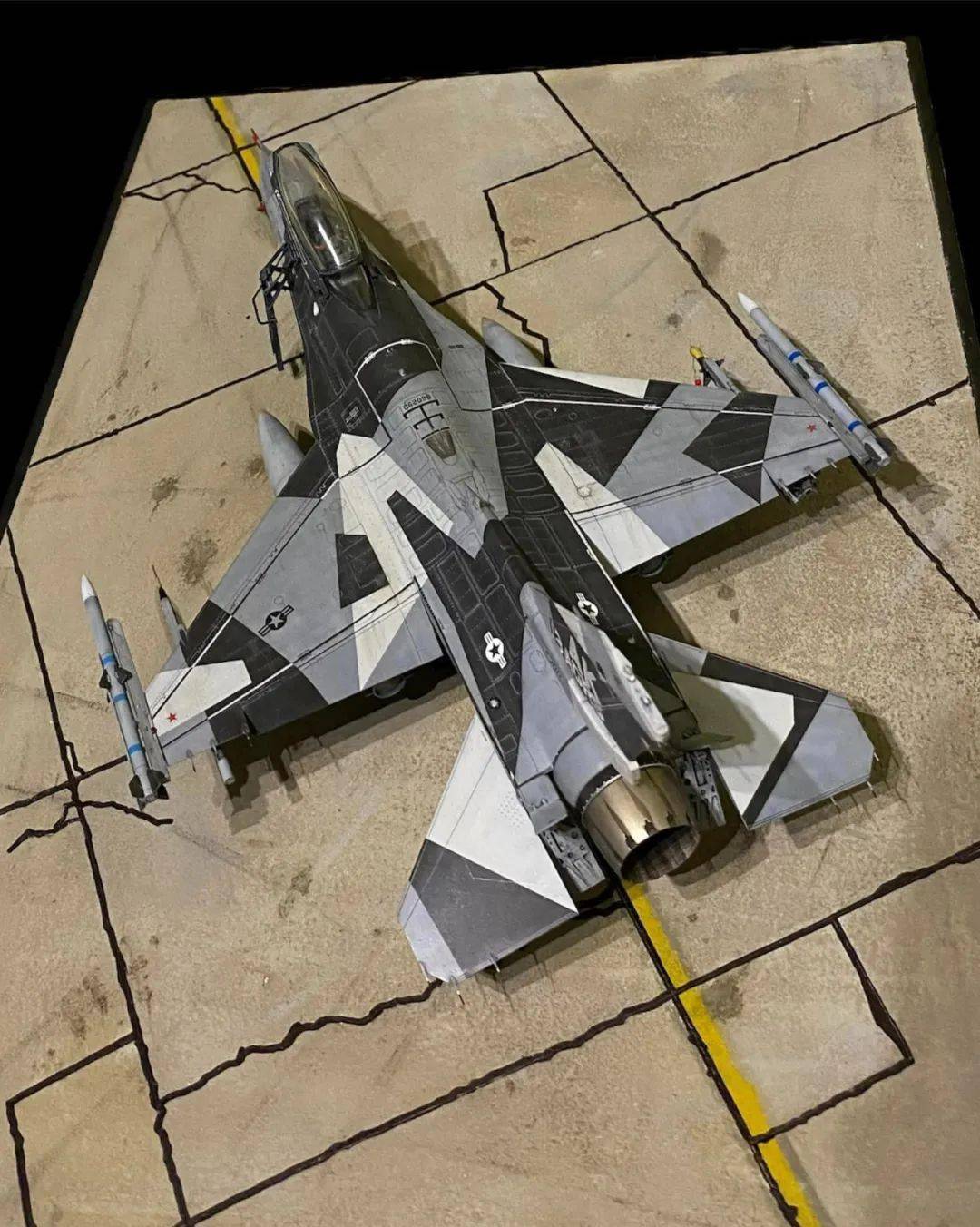 漂亮的入侵者 f-16c