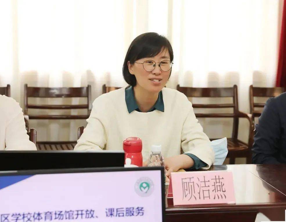 顾洁燕来到工地一线,详细了解在建工程的施工进度,并